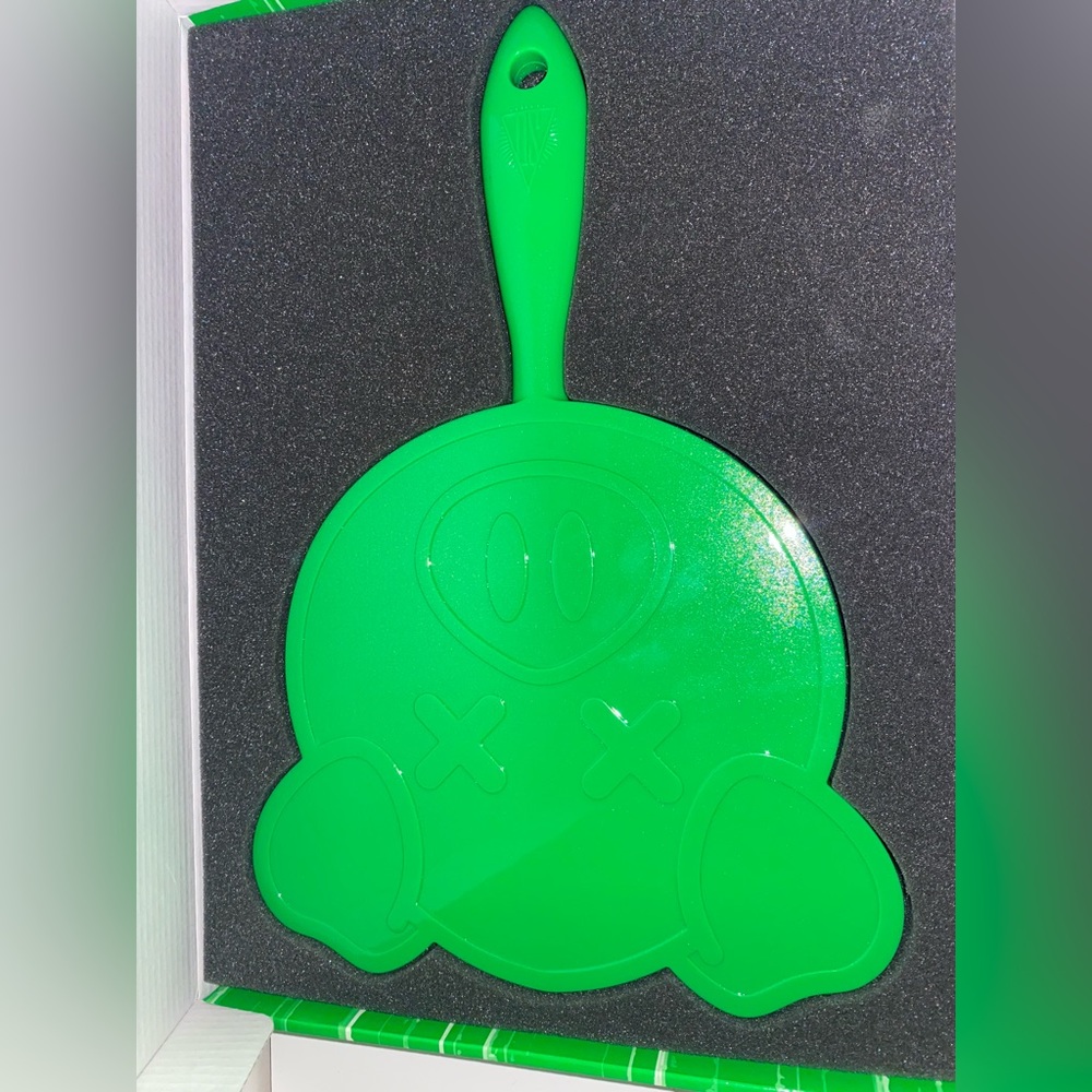 Jeffree star green pig mirror